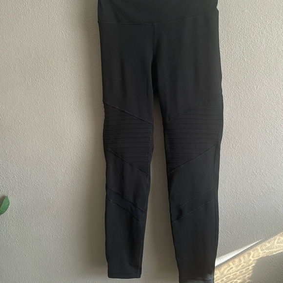 Old Navy Pants - Old Navy elevate leggings